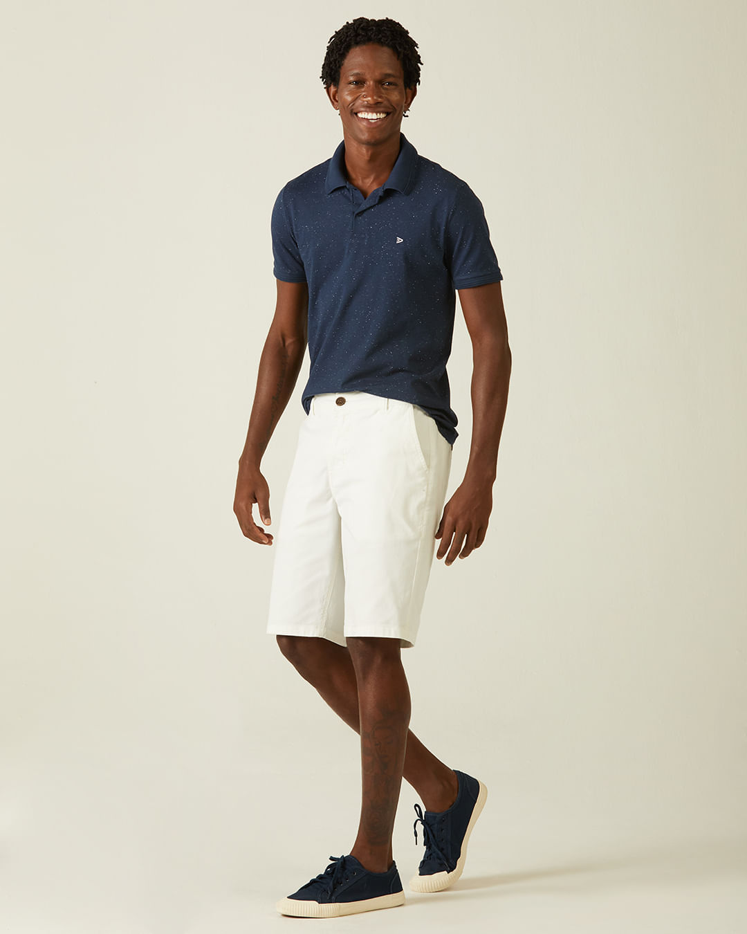 Bermuda Masculina Com Bolsos Em Sarja Com Elastano