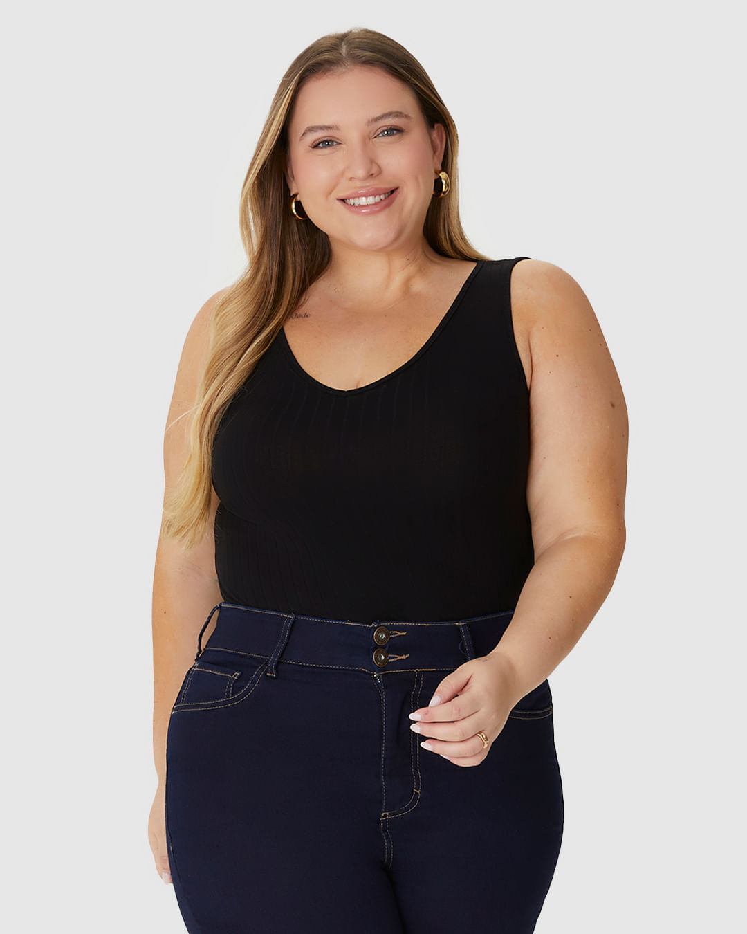 Regata Básica Feminina Plus Size Decote V Em Canelado De Viscose
