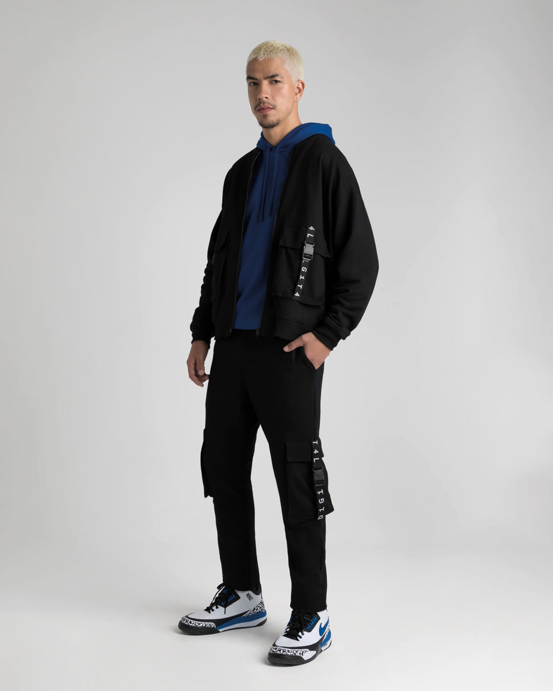 Calça Masculina Tapered Com Bolso Perna Em Moletom