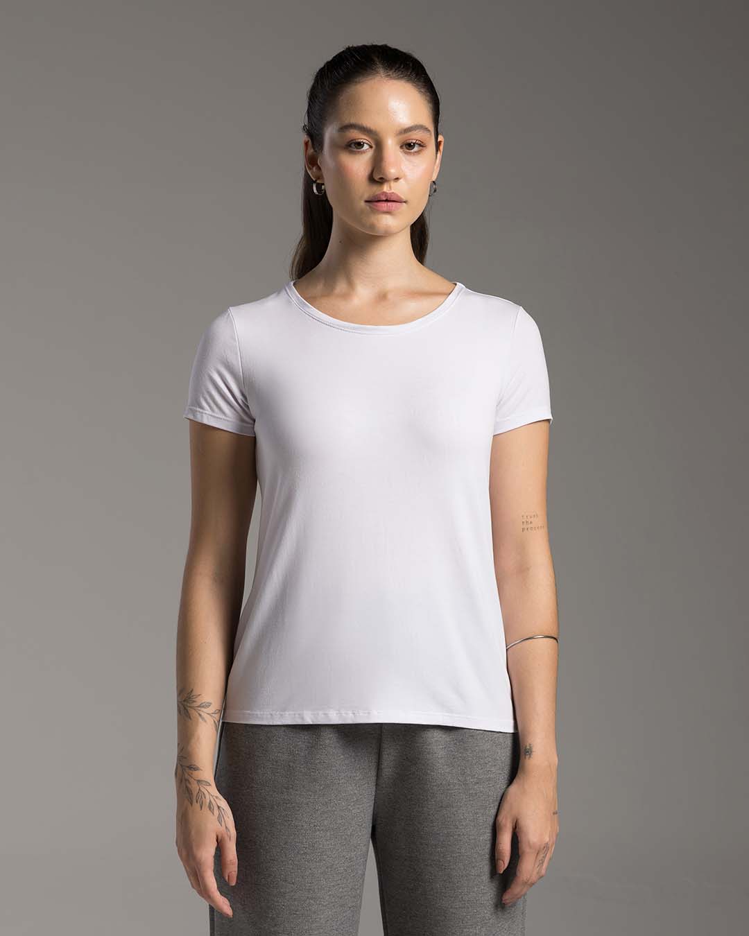 Camiseta Feminina Gola Redonda Tecnológica Modal - BASICAMENTE