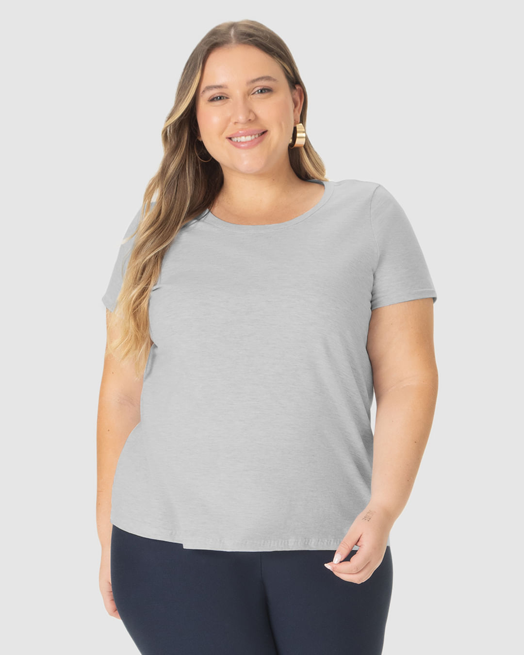 Blusa Básica Feminina Plus Size Decote Redondo Em Algodão